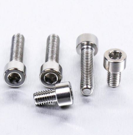 Tankinkorkinpulttisarja Suzuki GSX-R 1000 2007-2011, GSX-R 750 2011->, GSX-R 600 06-07/11-15 Ruostumatonta Terästä - Pro-Bolt