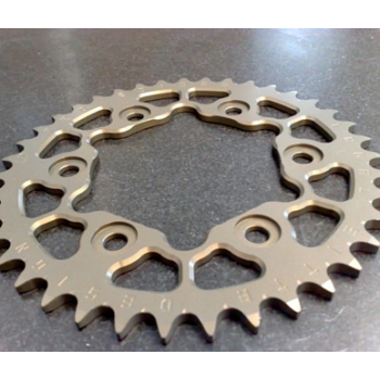 Takaratas Suzuki GSX-R 1000 2009-2011, Yamaha YZF-R1 1998-2010, FZ-1 2006-2010, YZF-R6S 2003-2009 (530-jako) - Sitta